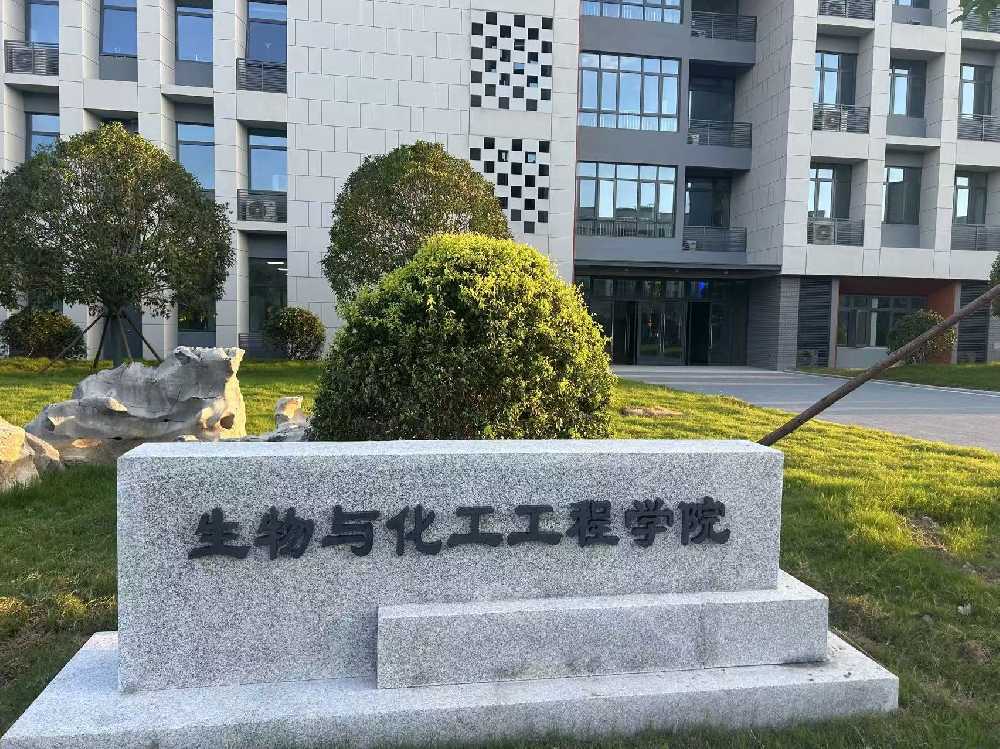 松潘县扬州职业大学体育场高杆灯项目